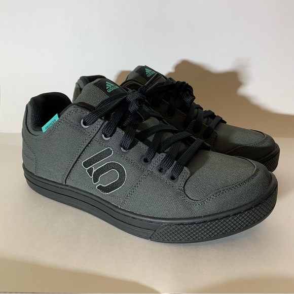 NWOT ADIDAS FREERIDER. CLOSING 4 GOOD - Picture 3 of 8